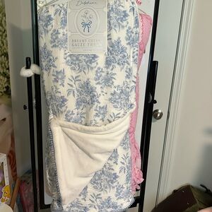 Dreamy Cotton Gauze Throw in Blue beautiful